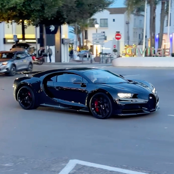 Bugatti Chiron Black